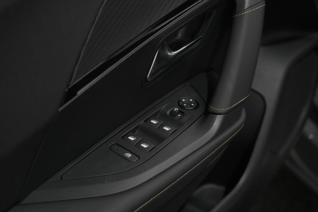 Peugeot 2008 puretech 130 eat8 gt | 360 camera | stoelmassage | adaptieve c