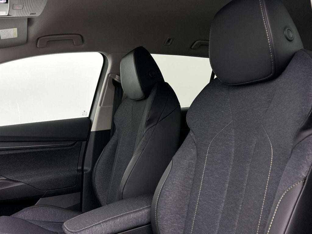 Skoda Elroq business edition tour elektromotor 150 kw / 204 pk