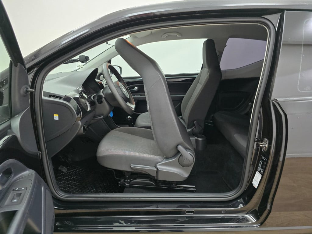Volkswagen UP! occasion bluemotion met airco en telefoon connecten | tweede