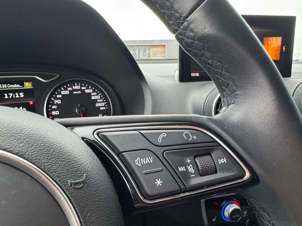 Audi Q2 35 tfsi matrix led * camera * stoelverwarming * acc * keyless