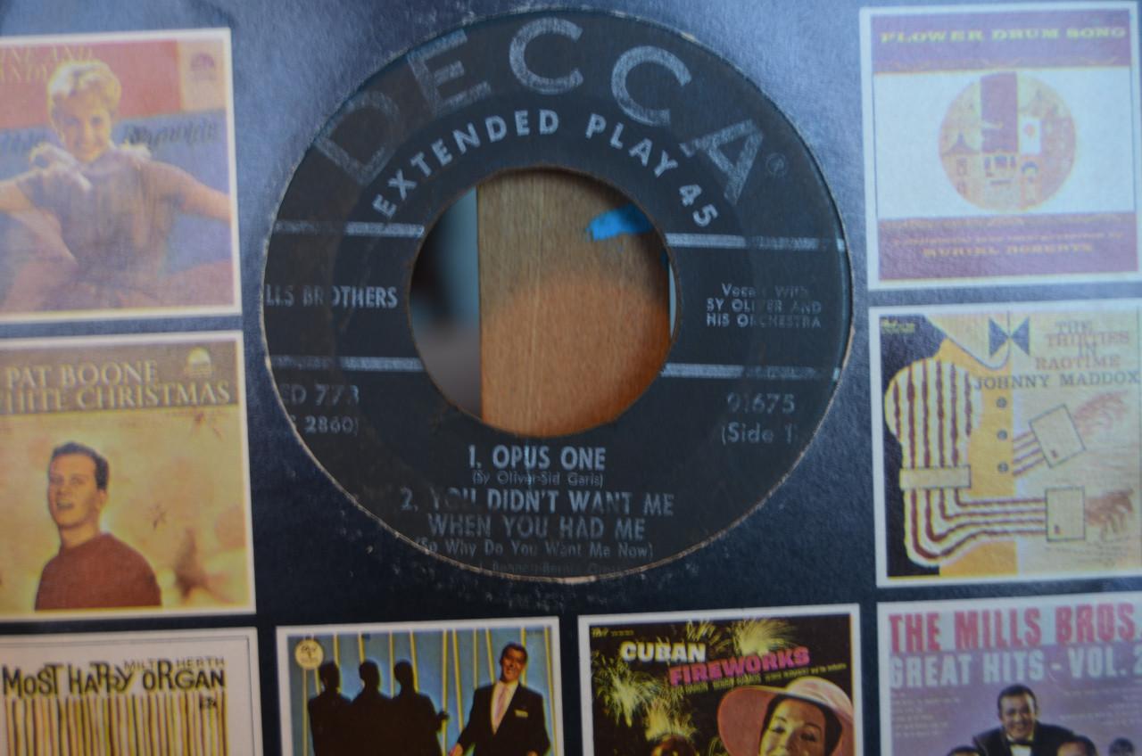 Diverse singles 'The Mills Brothers' (3)