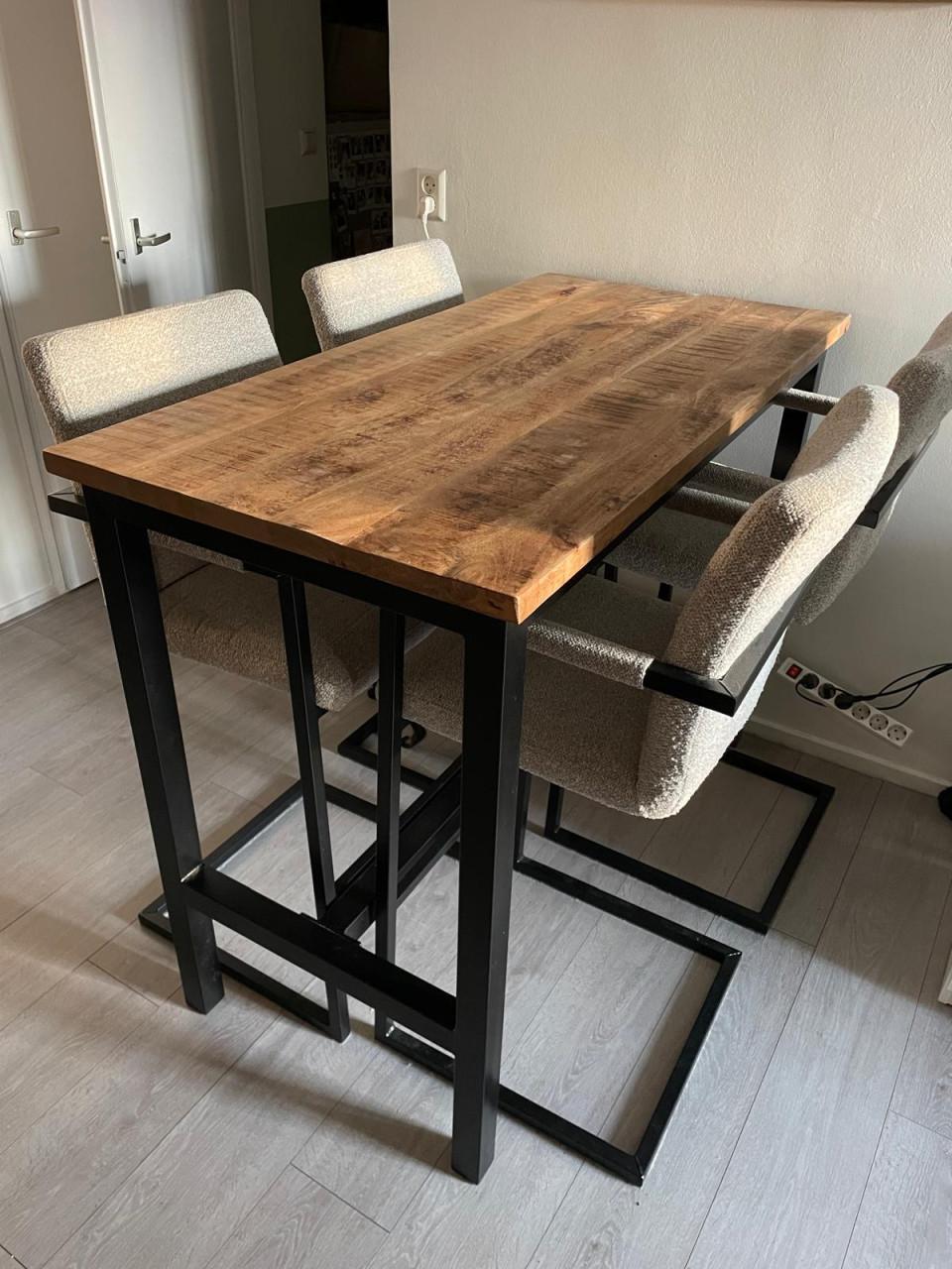 Bartafel mangohout industriële look