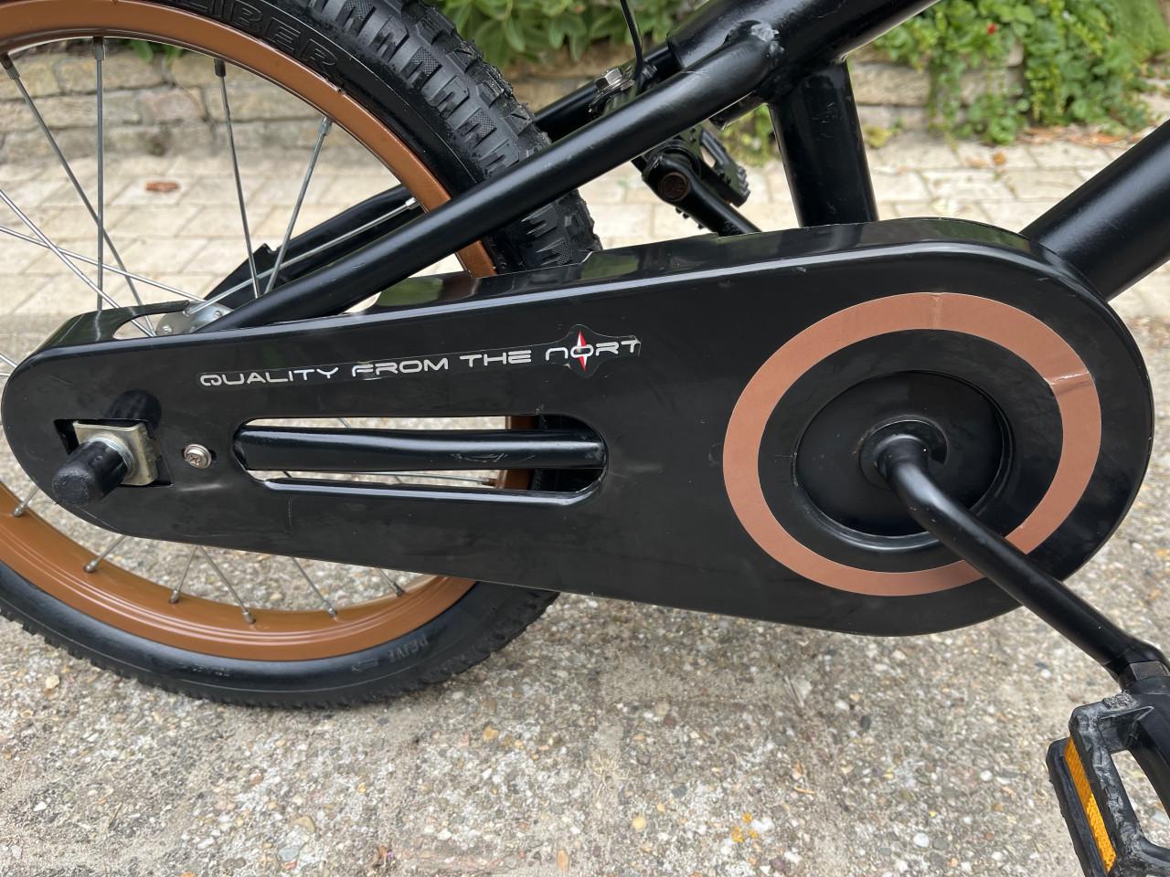 Kinderfiets 6 - 8 jaar. Merk: Sajan. Geheel in orde gemaakt.