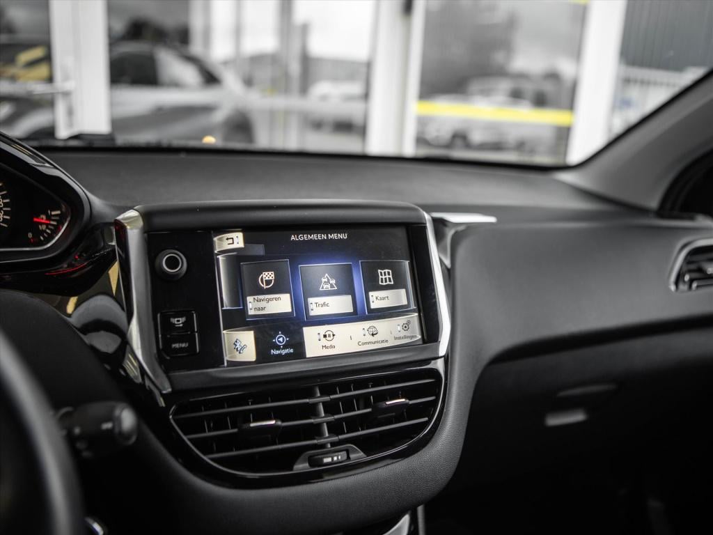 Peugeot 208 1.2 e-vti 82pk 5d envy automaat