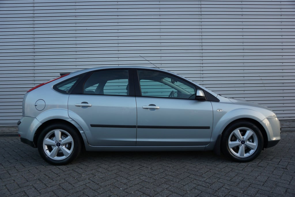 Ford Focus 1.6-16v first edition airco / elektr. ramen / lm velgen / trekha