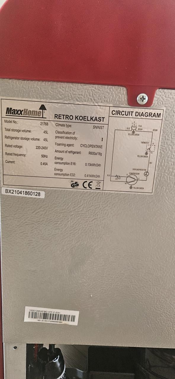 Te koop retro koelkastje