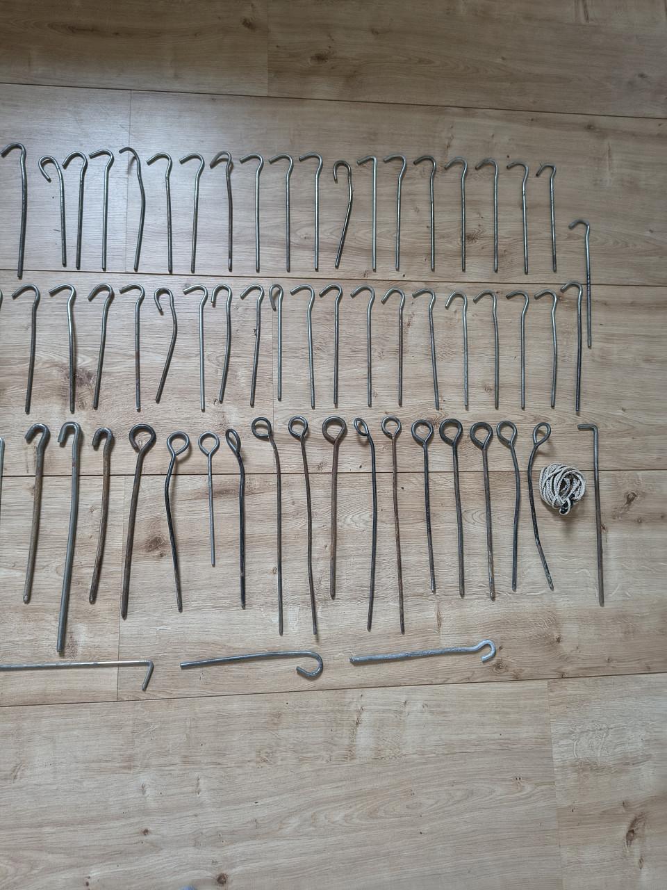 Enorme set RVS tentharingen, haringen, stormharingen voortent luifel tent.