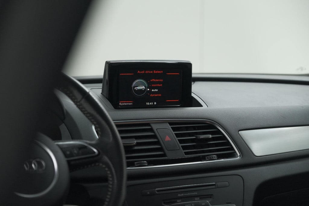 Audi Q3 1.4 tfsi cod sport s line edition | parkeersensoren | navigatie | c