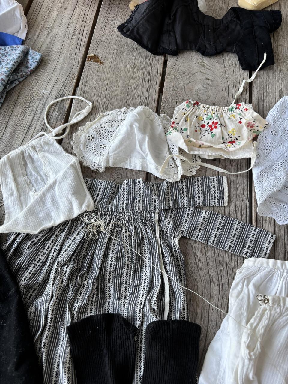 Kleding klederdracht pop