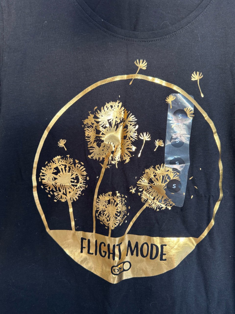 Zwart dames t-shirt met gouden opdruk in maat S