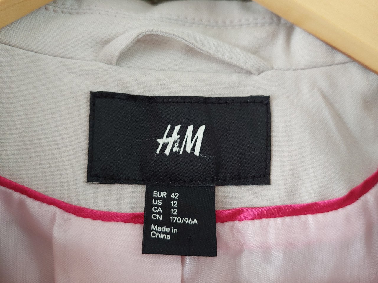 Nieuwe zandkleurige damesblazer H&M mt 42