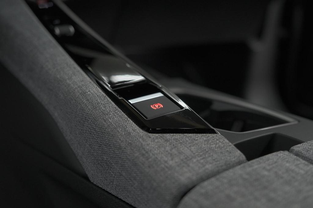 Peugeot 3008 1.2 hybrid 136 gt | adaptieve cruise control | camera | elektr