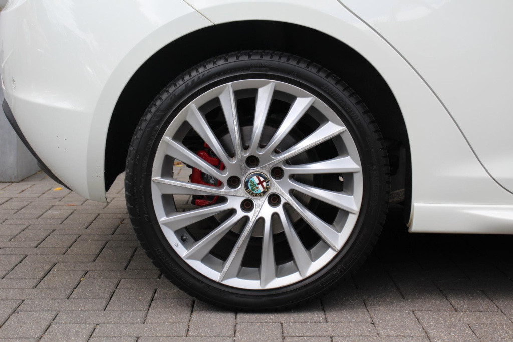 Alfa Romeo Giulietta 1.4 t turbo sportiva tct automaat - xenon - leder - st