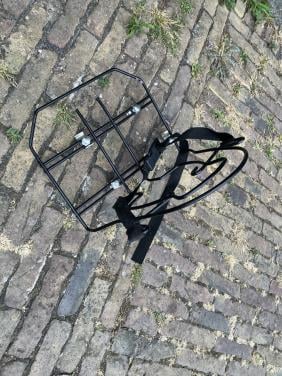 Tassen drager op de fiets, tassen en rugtassen