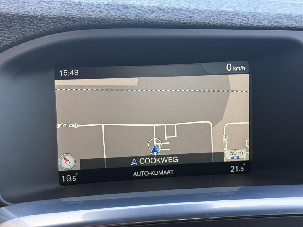 Volvo V60 1.6 t3 r-design | afn trekhaak | cruise | parkeersensoren | bluet