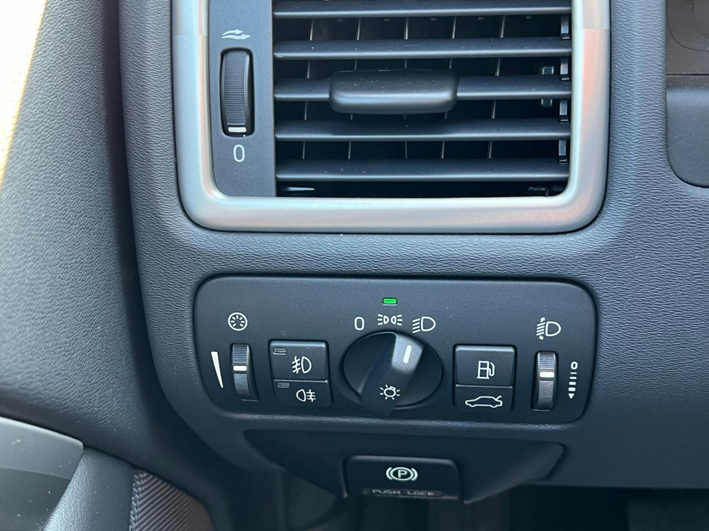 Volvo V70 1.6 d2 kinetic, trekhaak, navi, parkeersensoren enz...