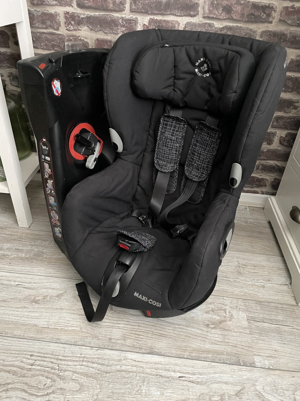 Maxi-Cosi Axiss kinderautostoeltje draait 90°