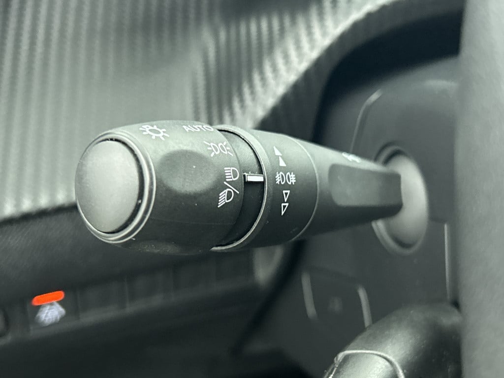 Peugeot E-2008 ev blue lease allure 50 kwh | rijklaar |
