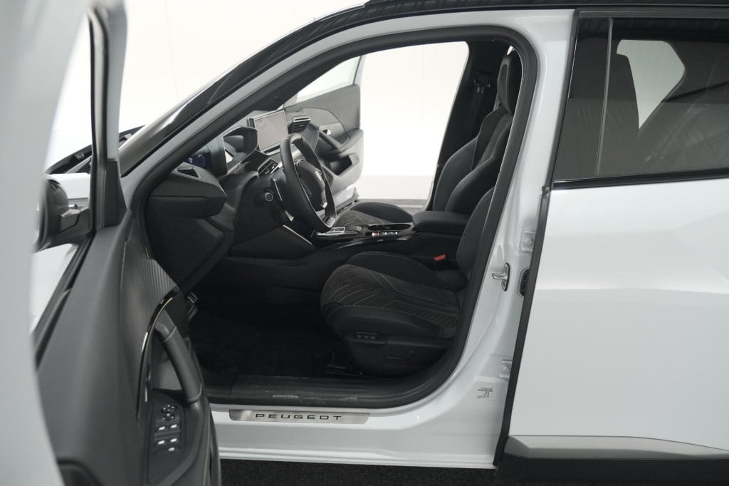 Peugeot 2008 puretech 130 eat8 gt | 360 camera | stoelmassage | adaptieve c