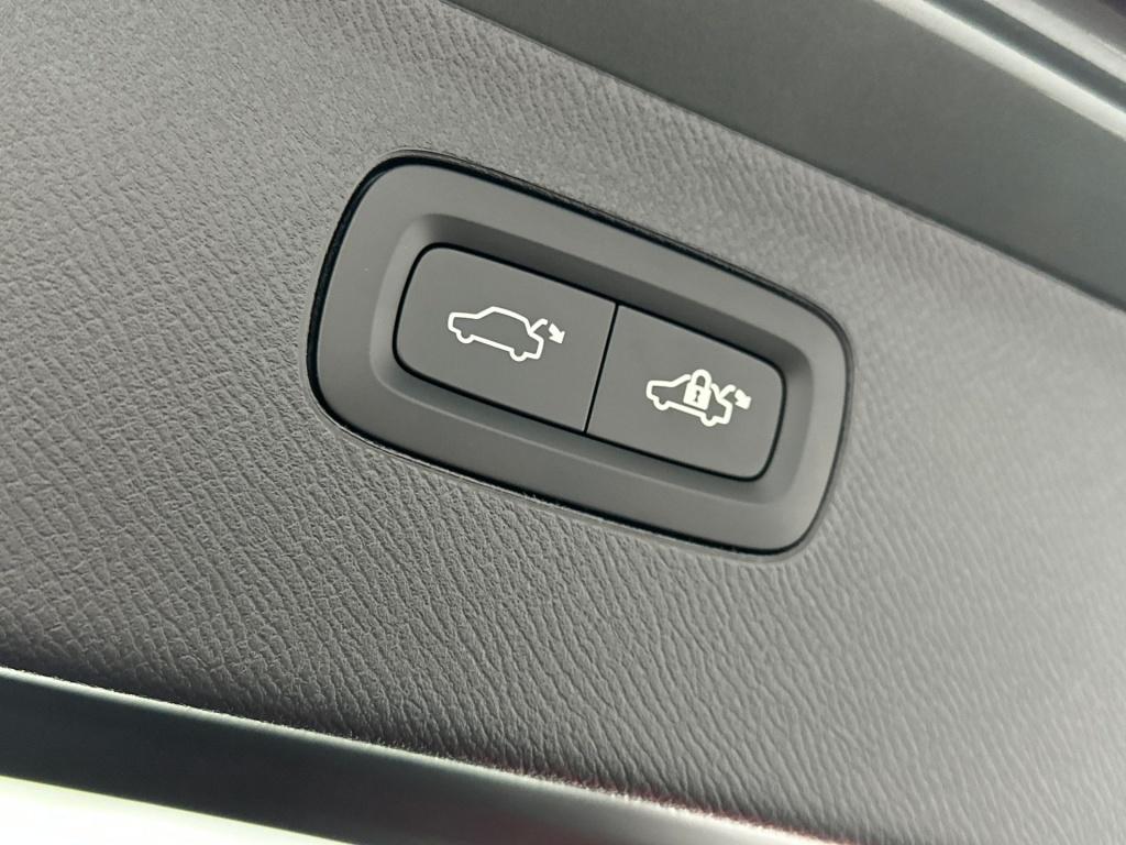 Volvo XC90 ultra bright recharge plug-in hybrid awd