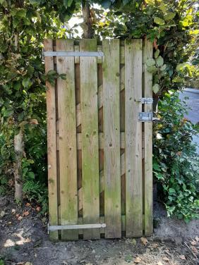 Tuinpoort met beslag