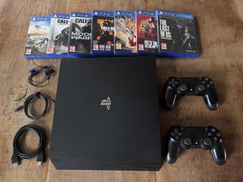 PlayStation 4 Pro + 2 controllers en spellen