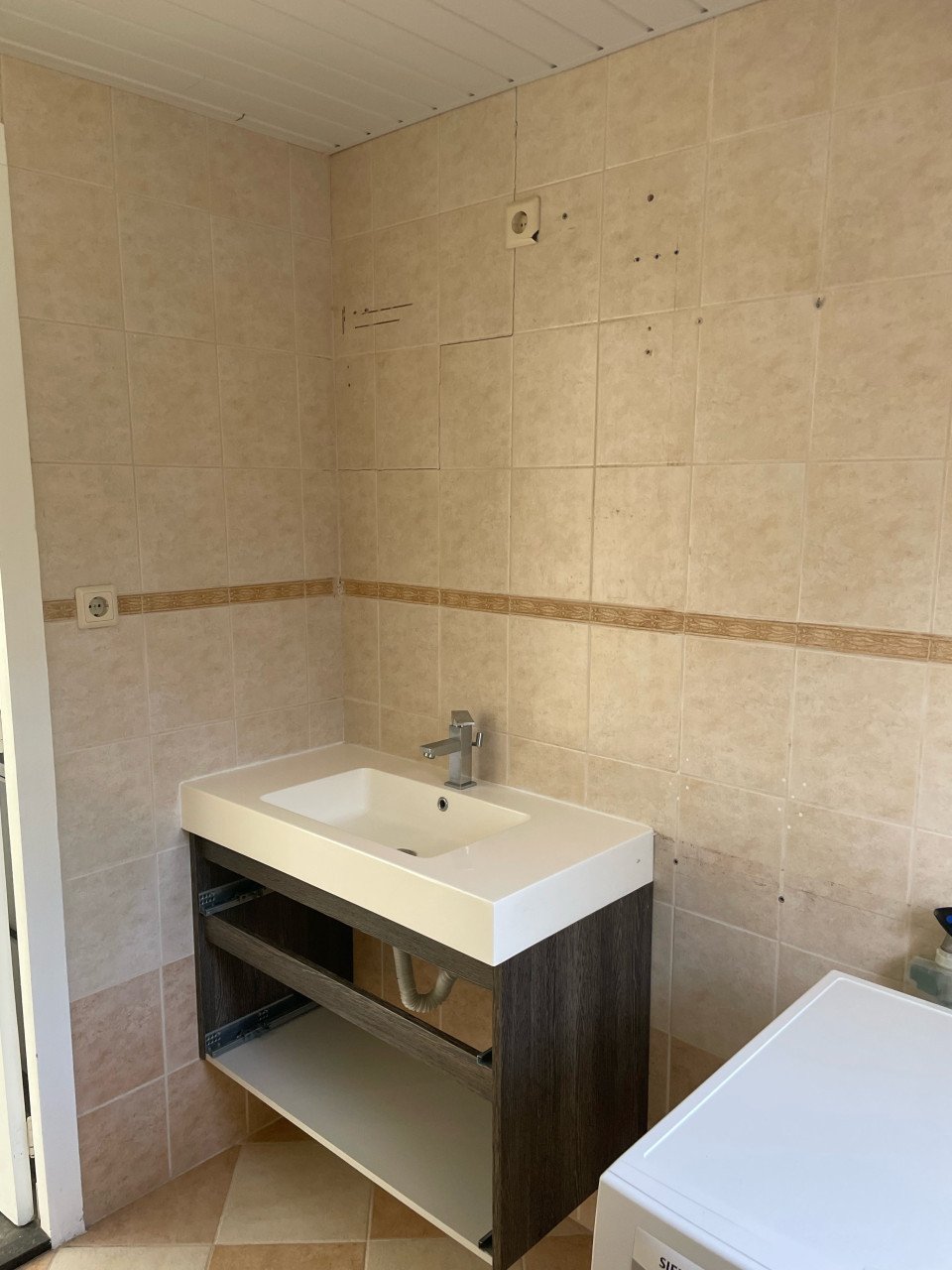 Wastafel meubel + spiegelkast en kraan