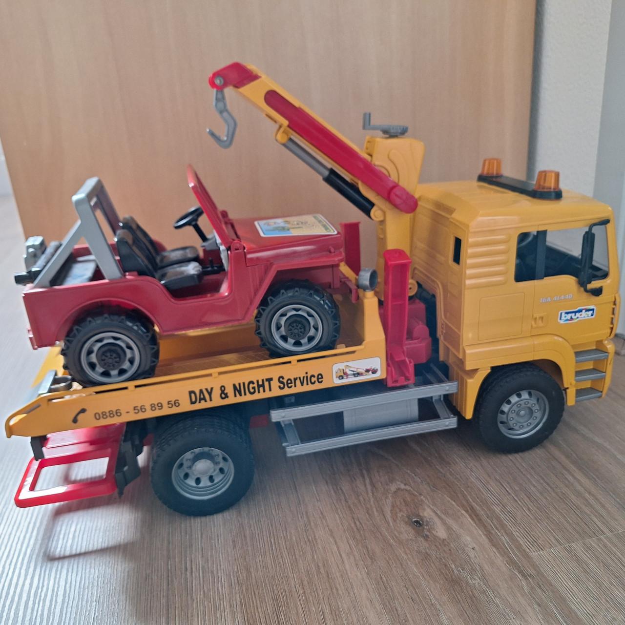 Bruder MAN TGA takelwagen met Jeep