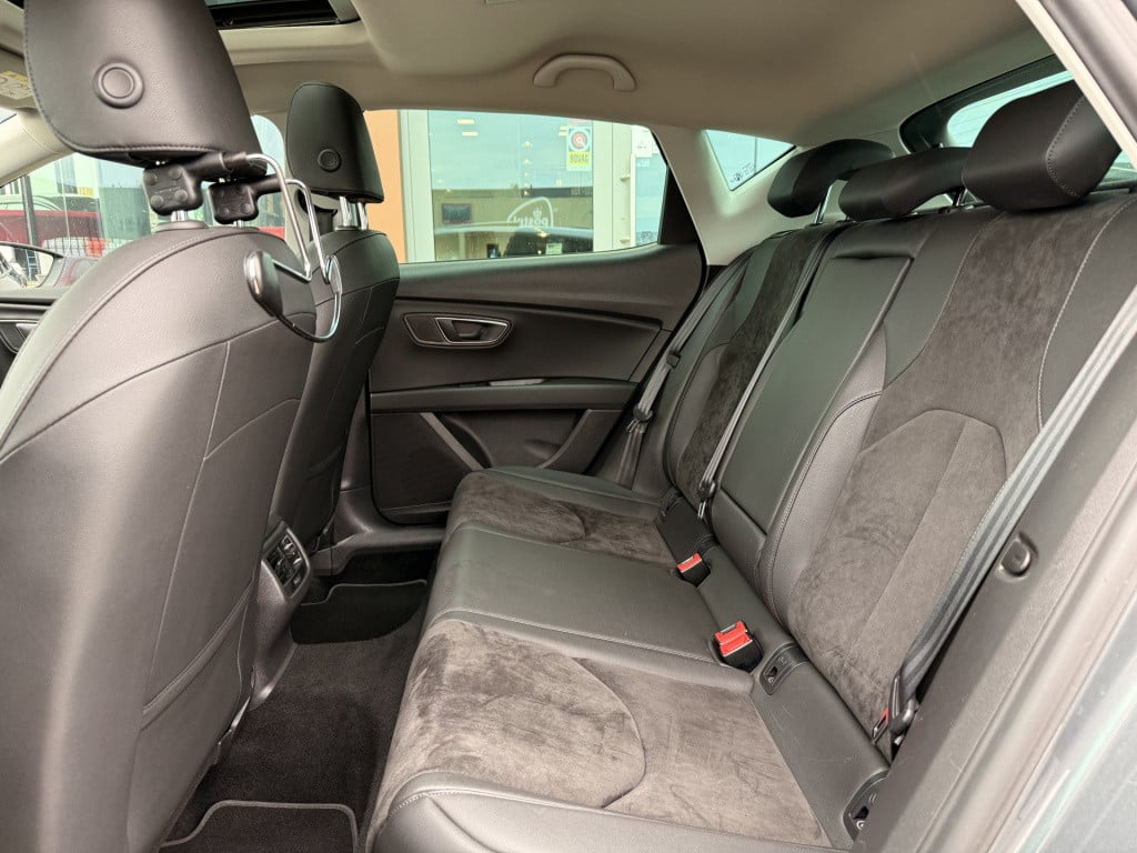 Seat Leon 1.0 ecotsi style connect | pano | camera | apple carplay | trekha