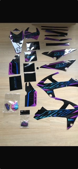 DORTOS Graphics kit purple  (RIEJU MRT 50  (model 2024)    NIEUW!! NIEUW!!