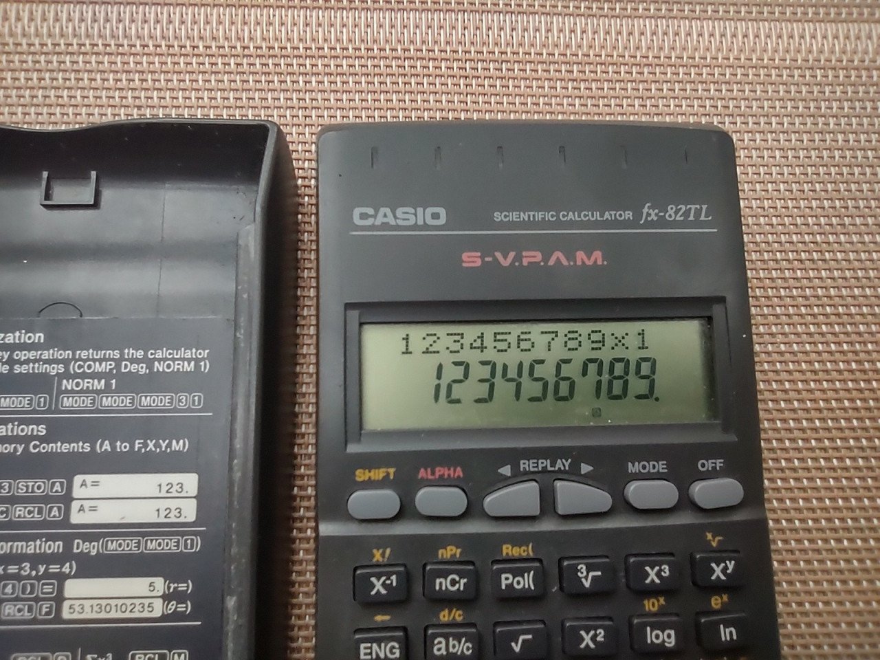 Calculator  of Rekenmachine Casio fx82TL