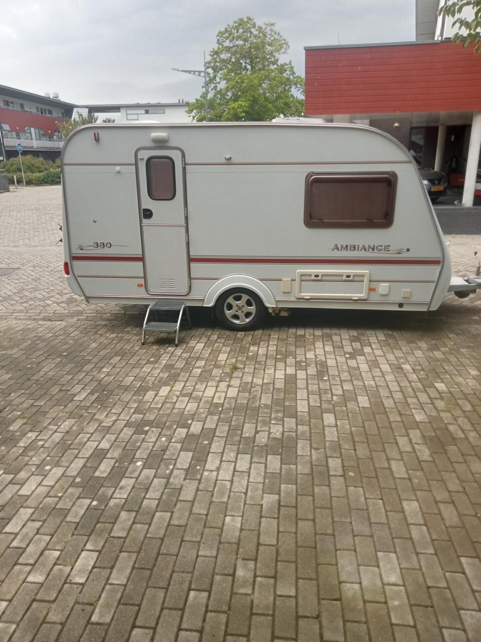 Hylander Ambiance 380, mover, enkele bedden.