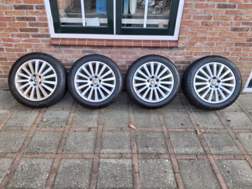 Winterbanden met orginele wintervelgen Alfa Romeo