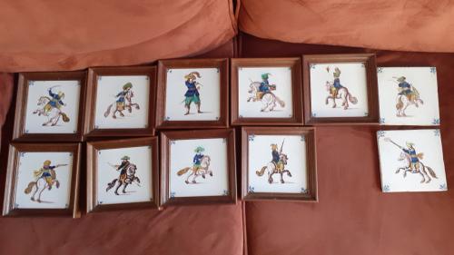 Antieke tegels met Paarden   &  Hobbelpaard van de Kermis.!