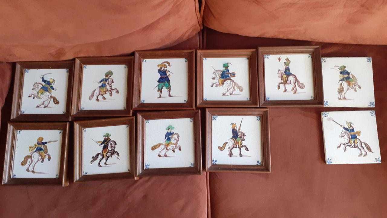 Antieke tegels met Paarden   &  Hobbelpaard van de Kermis.!