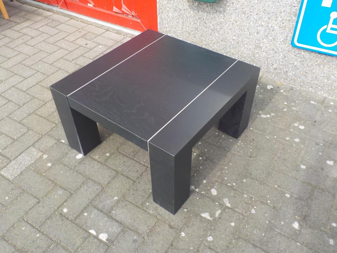 Massief zwart geverft salontafel 70 x 70 cm in goede staat  20 euro