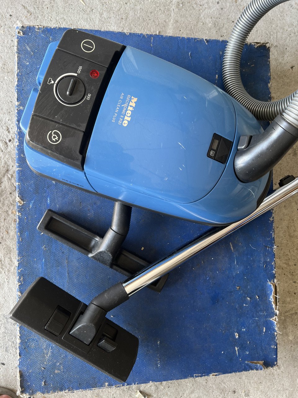 Miele Stofzuiger 1500W compleet met alle hulpstukken als nieuw