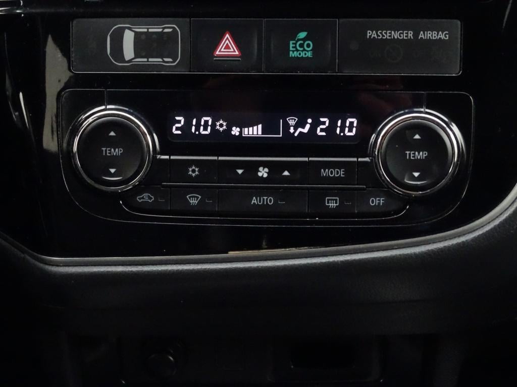 Mitsubishi Outlander 2.0 phev executive edition | trekhaak | navi | camera