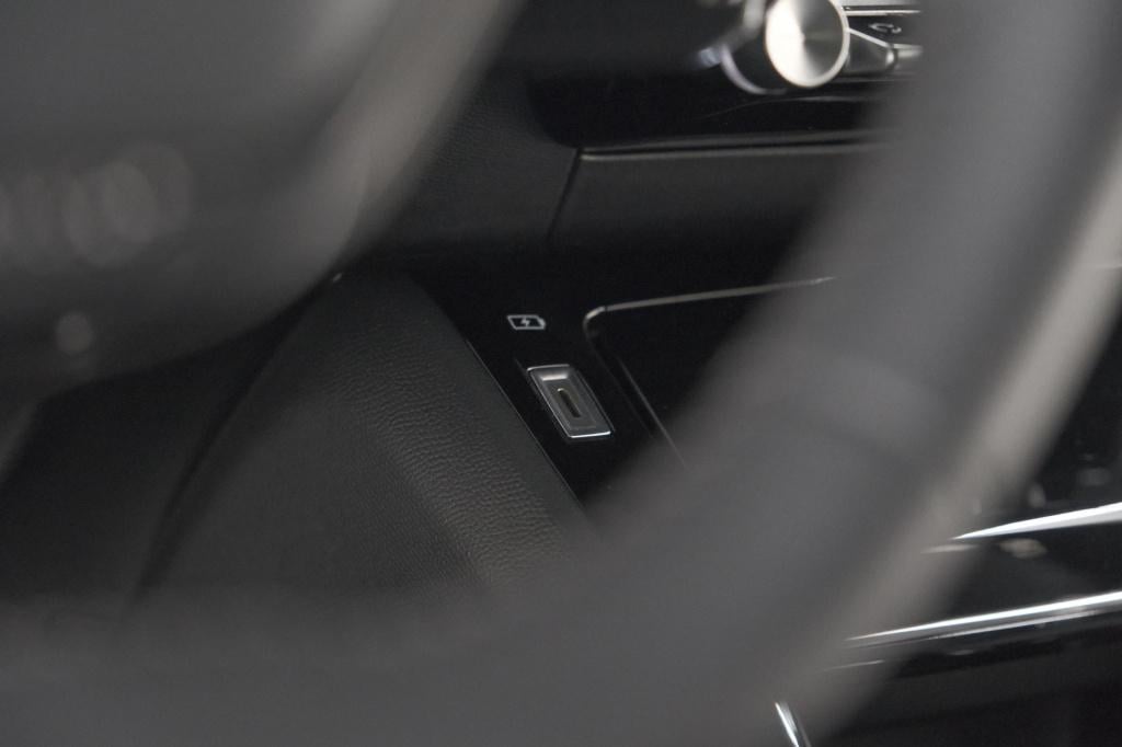 Peugeot 2008 puretech 130 eat8 allure | camera | navigatie | apple carplay 