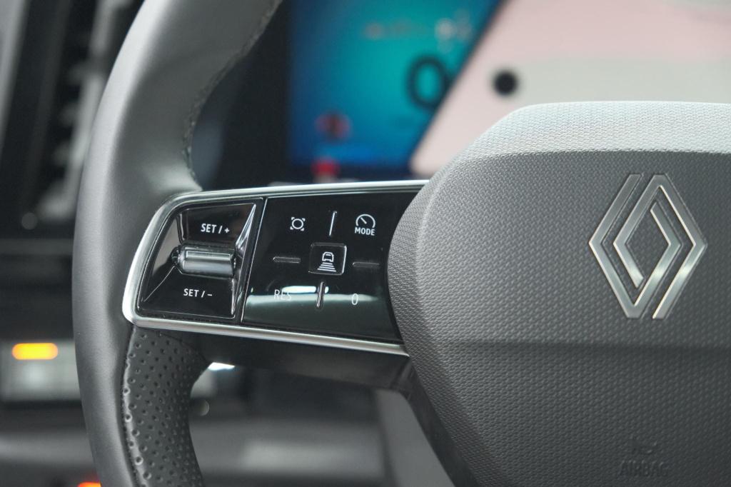 Renault Austral 1.2 e-tech full hybrid 200 techno | 360 camera | panoramada