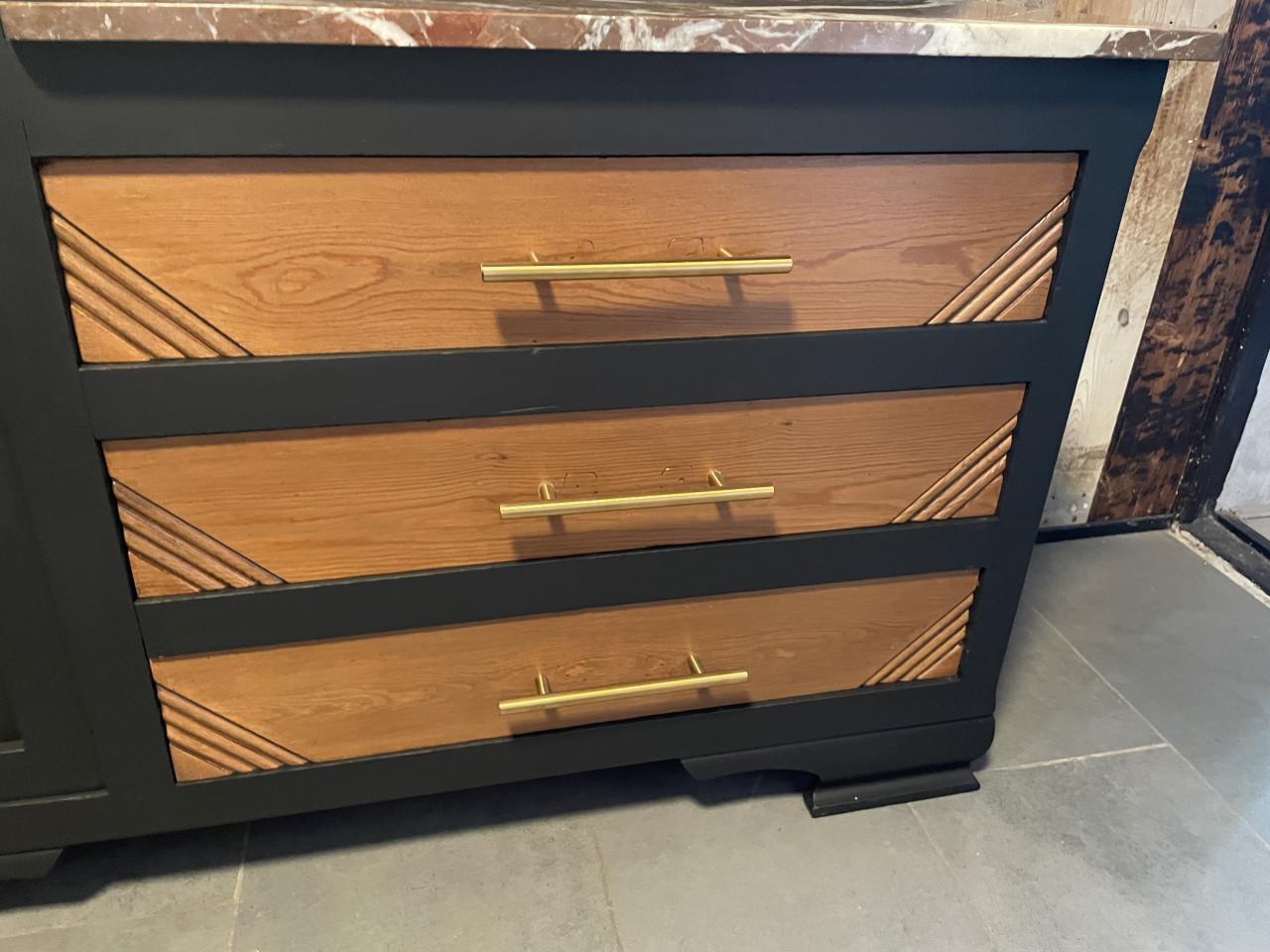 Unieke kast met marmeren blad