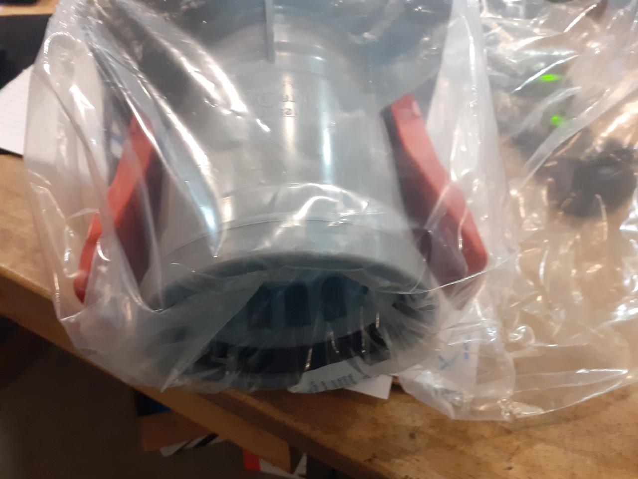 4 x nieuwe dyka knevelinlaat 125 mm/400 voor 80 euro