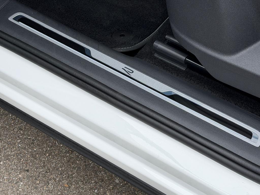 Volkswagen Tiguan 1.5 tsi 150pk dsg r-line | trekhaak | camera | carplay | 
