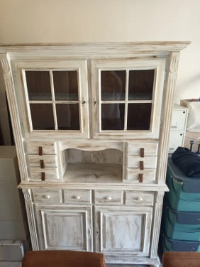 Witte servies kast