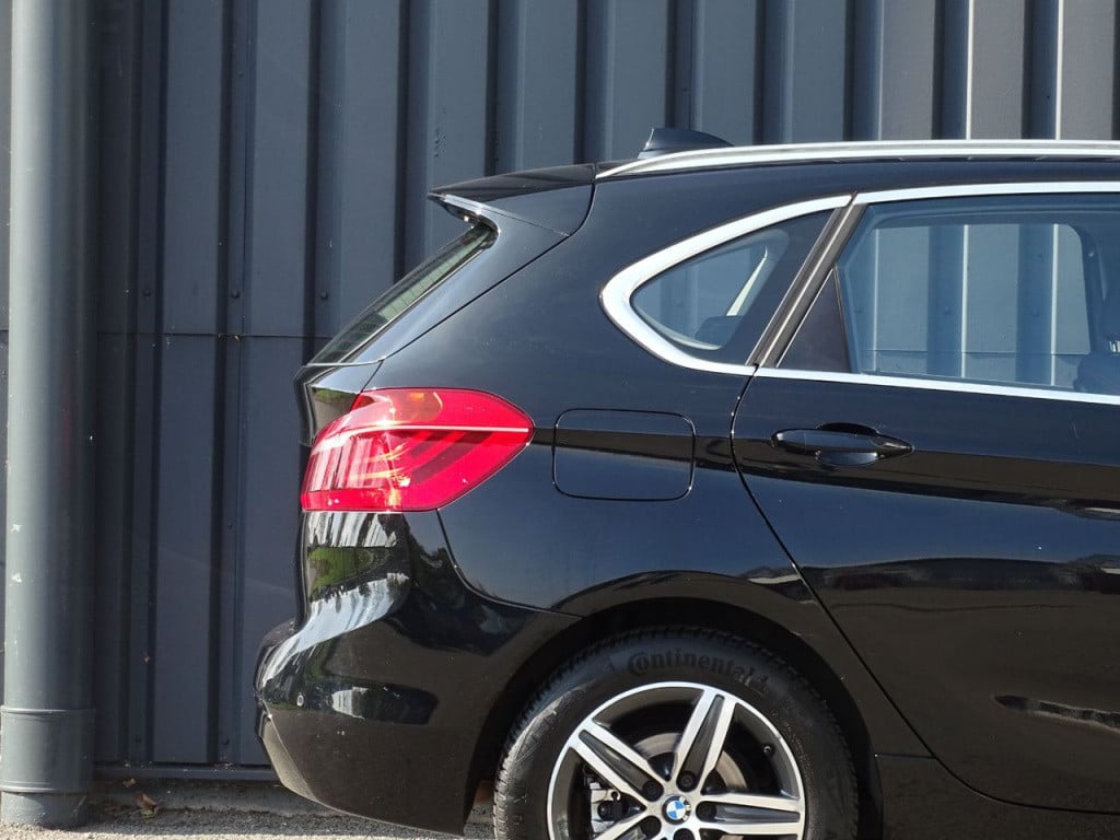 BMW 2-serie active tourer 218i executive | stoelverwarming | navi | bluetoo