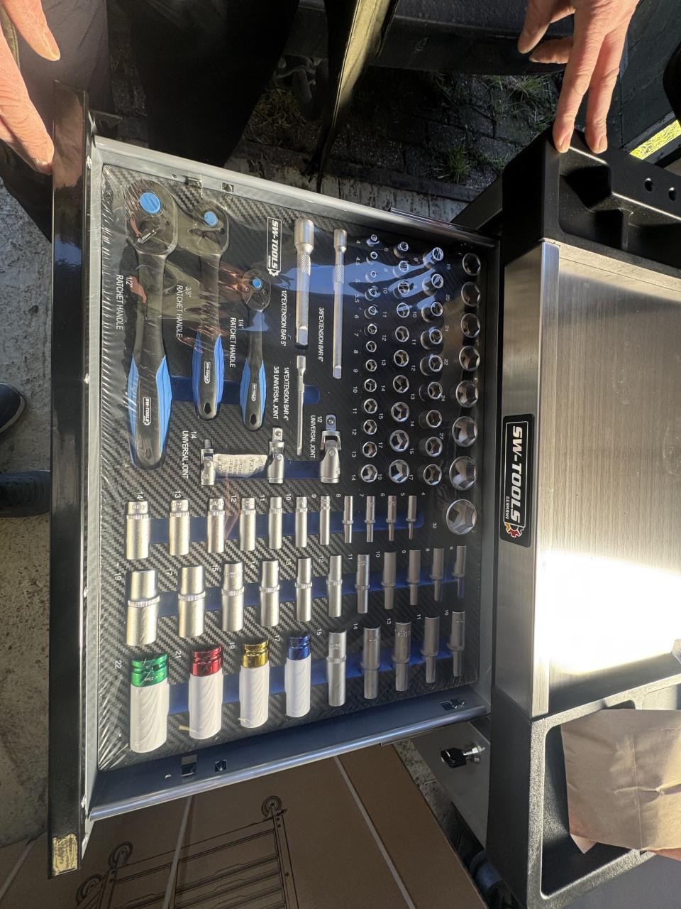 Gereedschaps karren gevuld  4 soorten