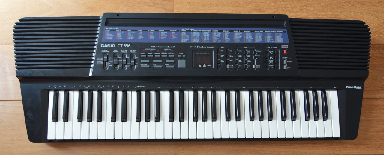 Casio CT-656 keyboard inclusief hoes (evt met standaard)