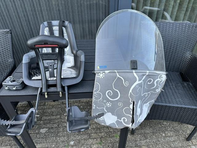Bobike kinderzitje aan het stuur