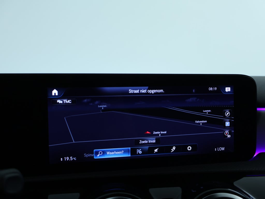 Mercedes-Benz A-Klasse 180 business solution amg | panoramadak | sfeerverli