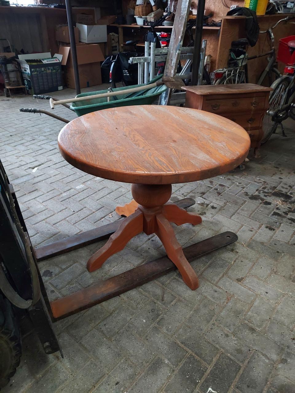 Ronde eiken tafel opknapper